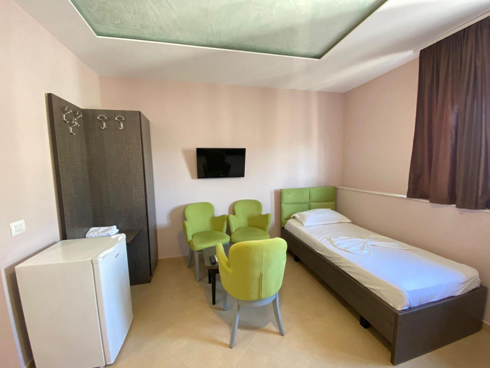 Hotel Fish Land Plazhi San Pietro ภายนอก รูปภาพ